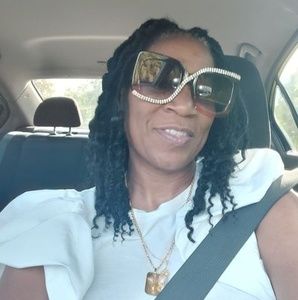 Meet your Posher, Iris